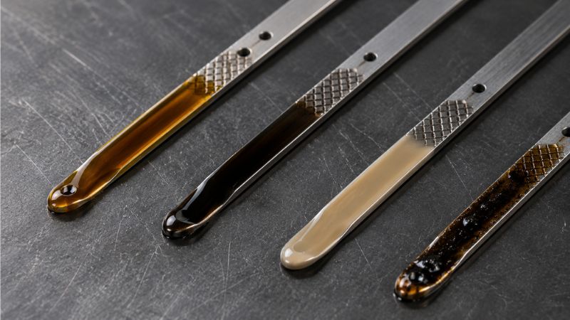 engine-oil-condition-dipstick-comparison