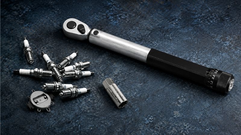 spark-plug-torque-wrench-installation