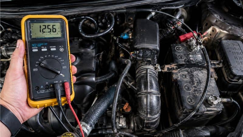 test-car-battery-multimeter